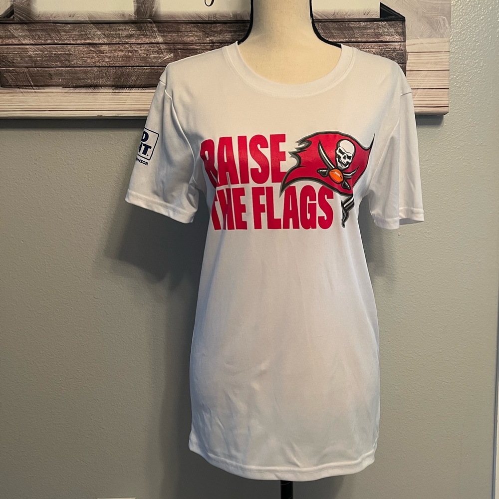 🏈Eg-Pro Performance Gear NWOT Women’s Bud Light Tampa Bay Buccaneers T-shirt S
